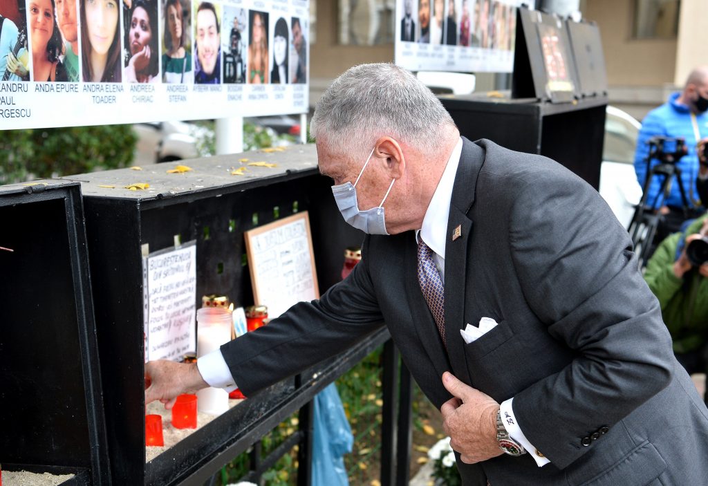 Ambasadorul SUA Adrian Zuckerman este alături de victimele tragediei de la Colectiv. „E o tragedie”