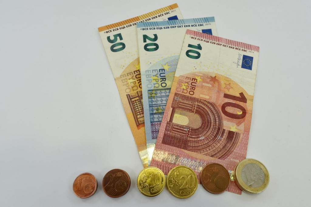 Curs valutar, 20 iunie. Veste bună pentru moneda națională, leul câștigă teren față de euro