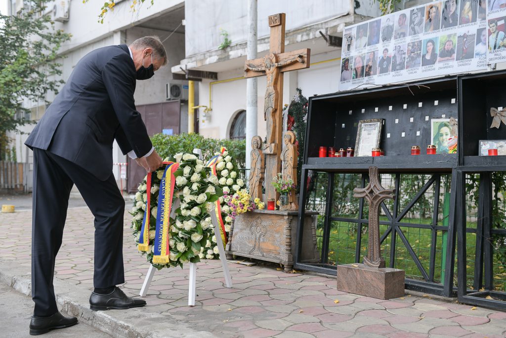 Decizia lui Klaus Iohannis este așteptată de supraviețuitorii de la Colectiv. Ce face președintele azi
