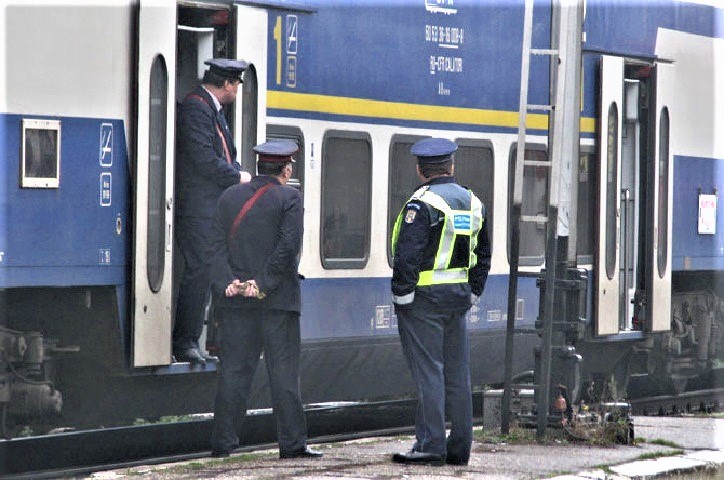 Pericol public în România! Un recidivist bolnav de HIV a mușcat un polițist în tren UPDATE