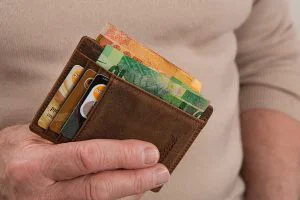 Poți să îți iei adio de la plata cash. UE dezvoltă portofelul electronic