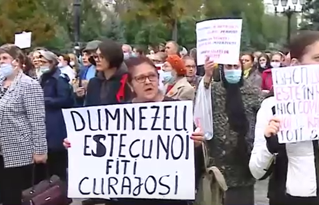Credincioșii au ieșit în stradă! Protest uriaș în fața Catedralei Mitropolitane