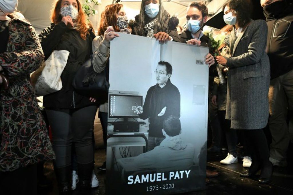 Franța, azi: Elevi de 12 ani spun că profesorul Samuel Paty merita să fie decapitat