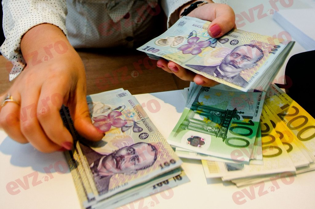 Scenariu sumbru pentru românii cu credite bancare. BNR se așteaptă la noi creșteri ale ratelor