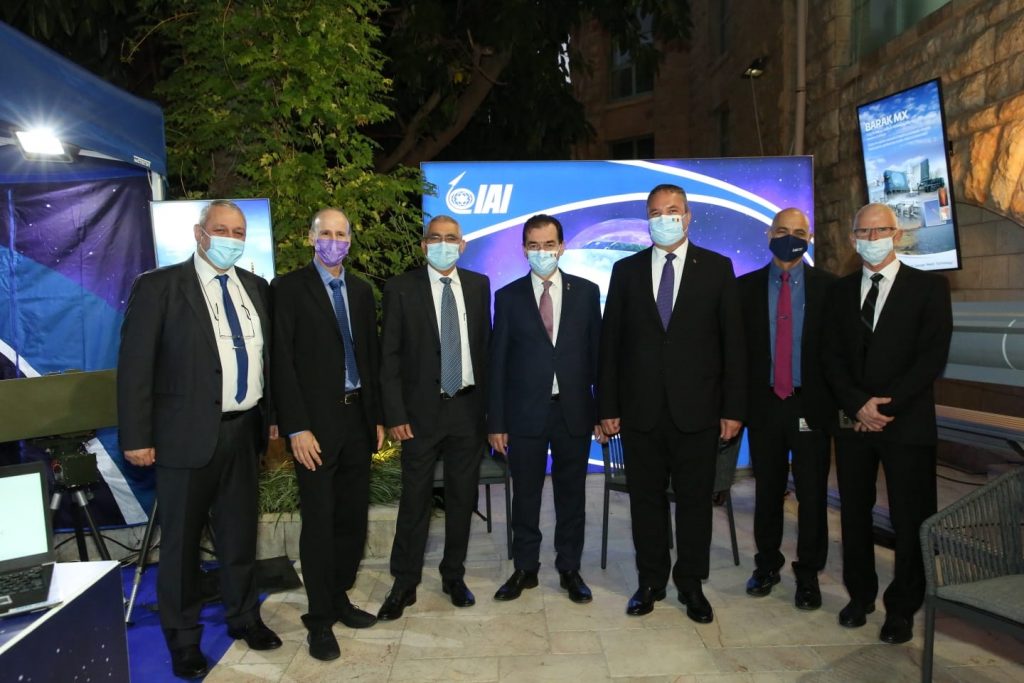 Ludovic Orban și ministrul Apărării au  vizitat în Israel pavilionul IAI de la Defense Industries Show