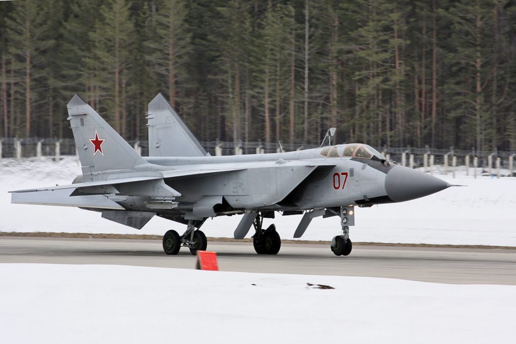 Rușii au cu ce: Interceptorul supersonic MiG-31, unul dintre cele mai rapide avioane din lume