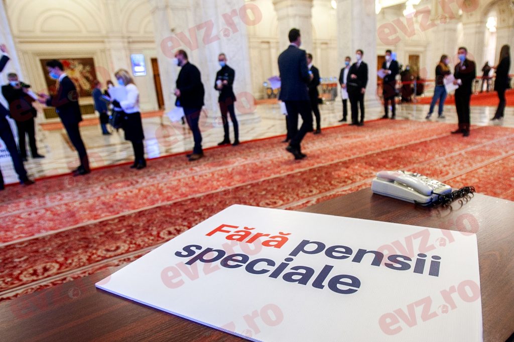 Parlamentarii rămân fără pensiile speciale. S-a votat! Urmează impozitarea cu 15%