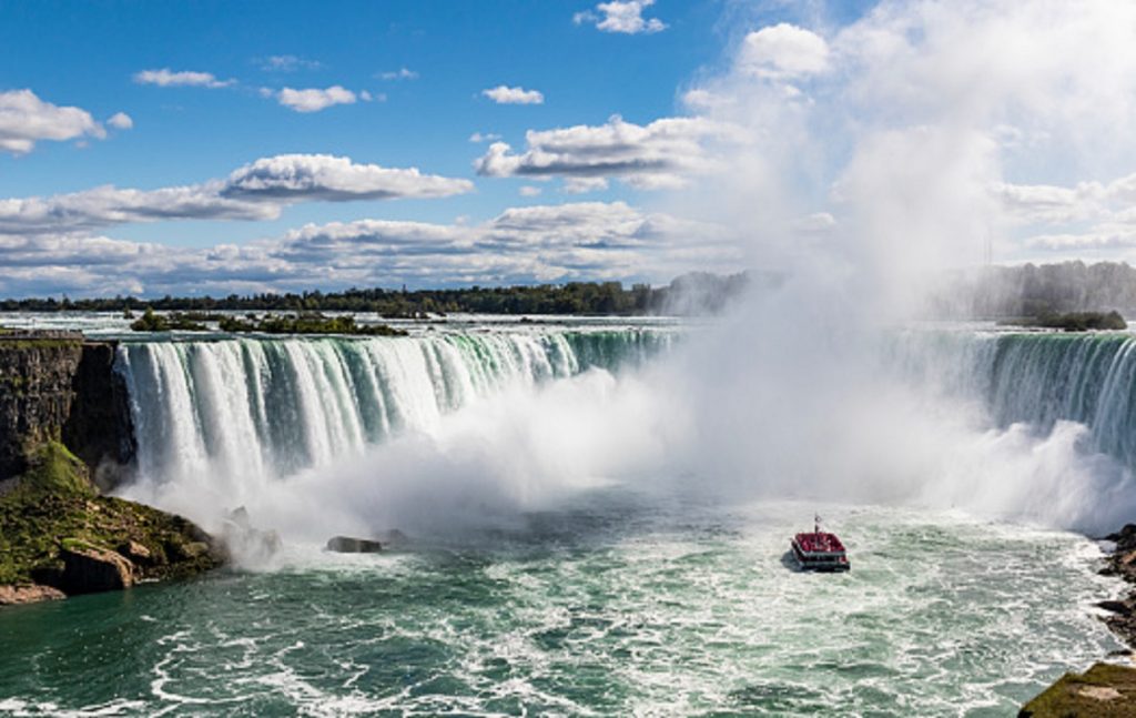 Cascada Niagara va fi iluminată în culorile drapelului românesc pe 1 Decembrie FOTO