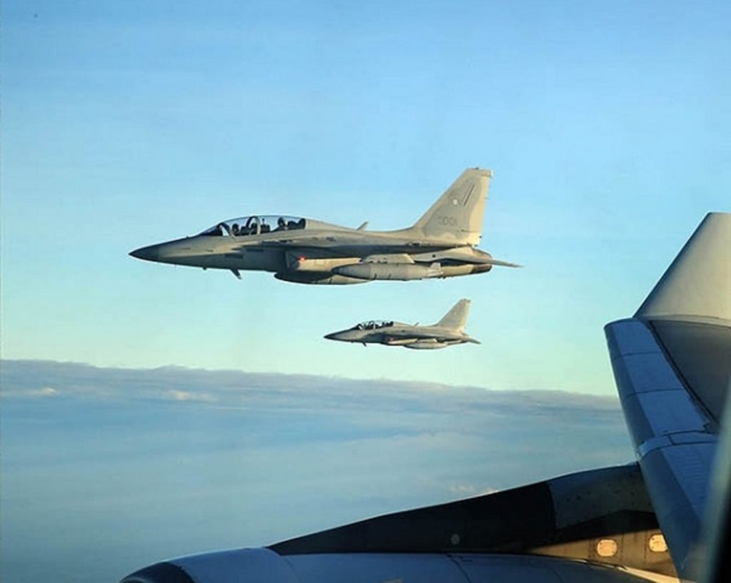 Umbra războiului din Malvine. Londra blochează avioane de luptă pentru Argentina