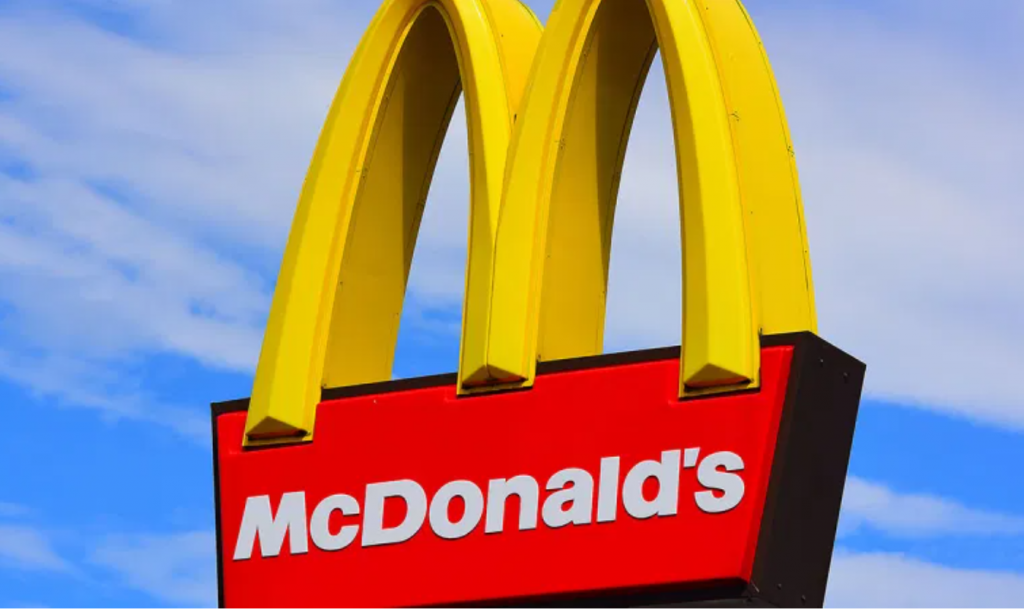 Lumea musulmană, China comunistă și India se răzbună pe McDonald’s
