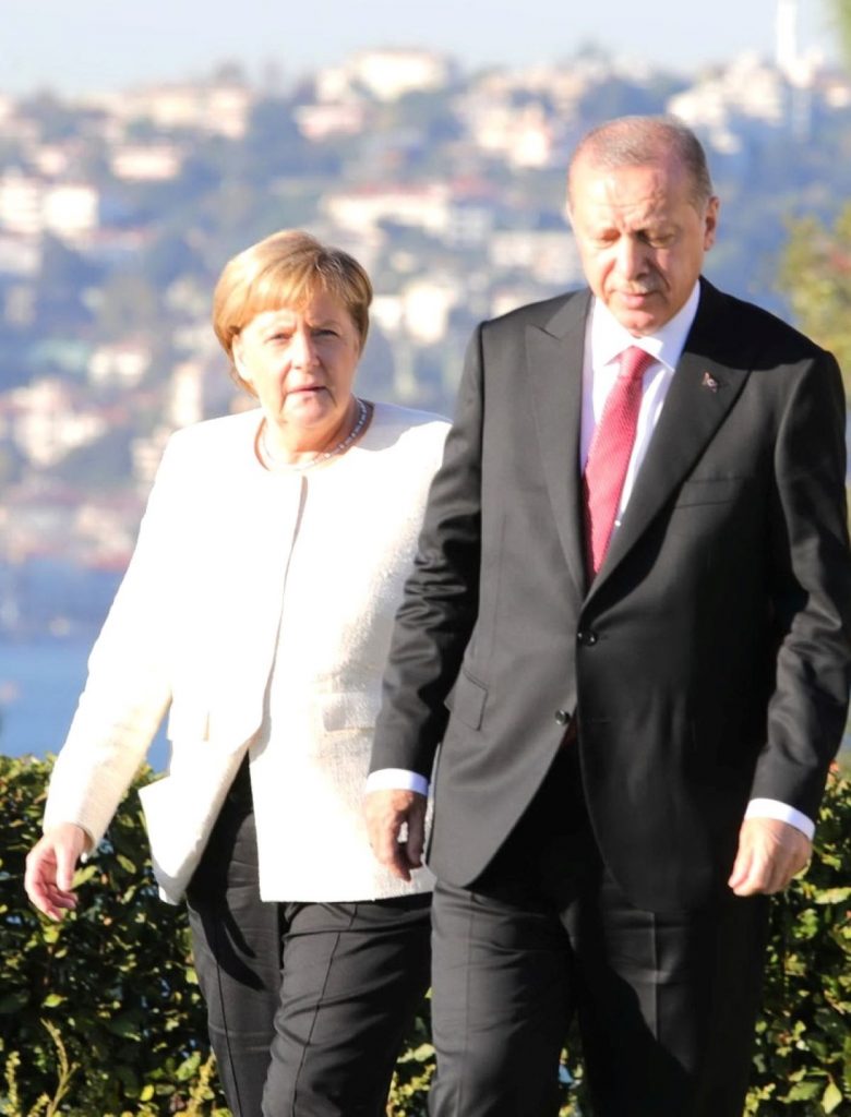 Acuzații dure împotriva Angelei Merkel: L-a umplut pe Erdogan de bani fără să-i consulte pe ceilalți liderii europeni