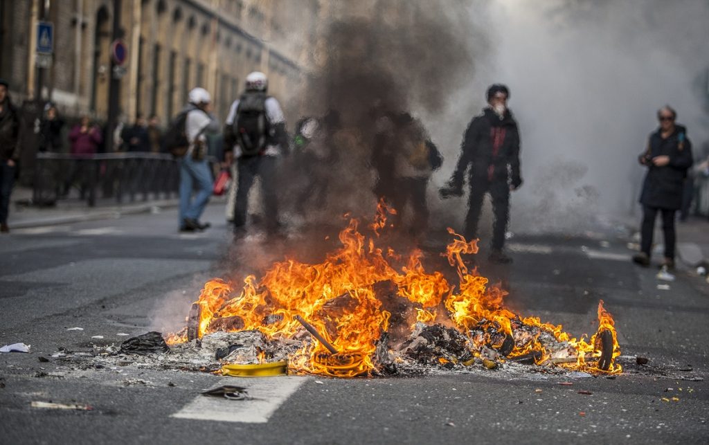 Franța. O nouă zi de proteste masive contra legii securității