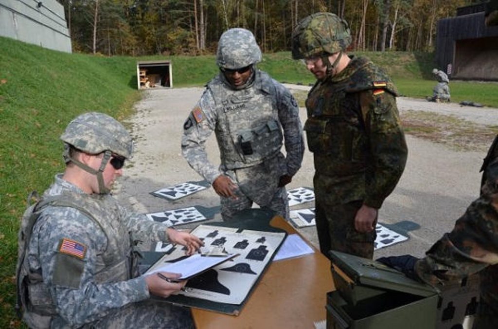 Armata SUA și militari ai altor nouă națiuni dau startul exercițiului Combined Resolve în Bavaria