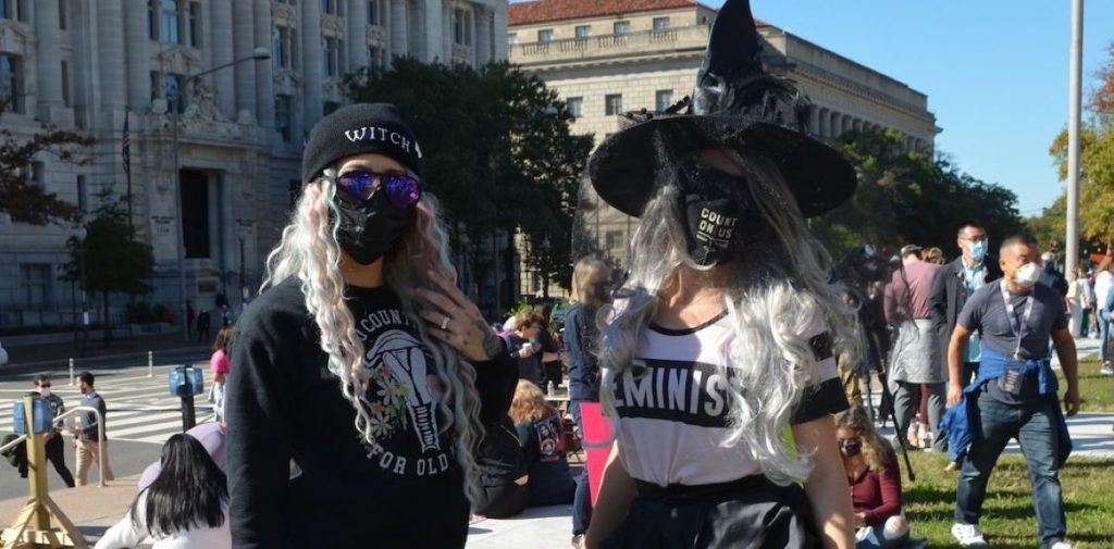 Vrăjitoarele marxiste își unesc forțele pentru a-l opri pe Trump