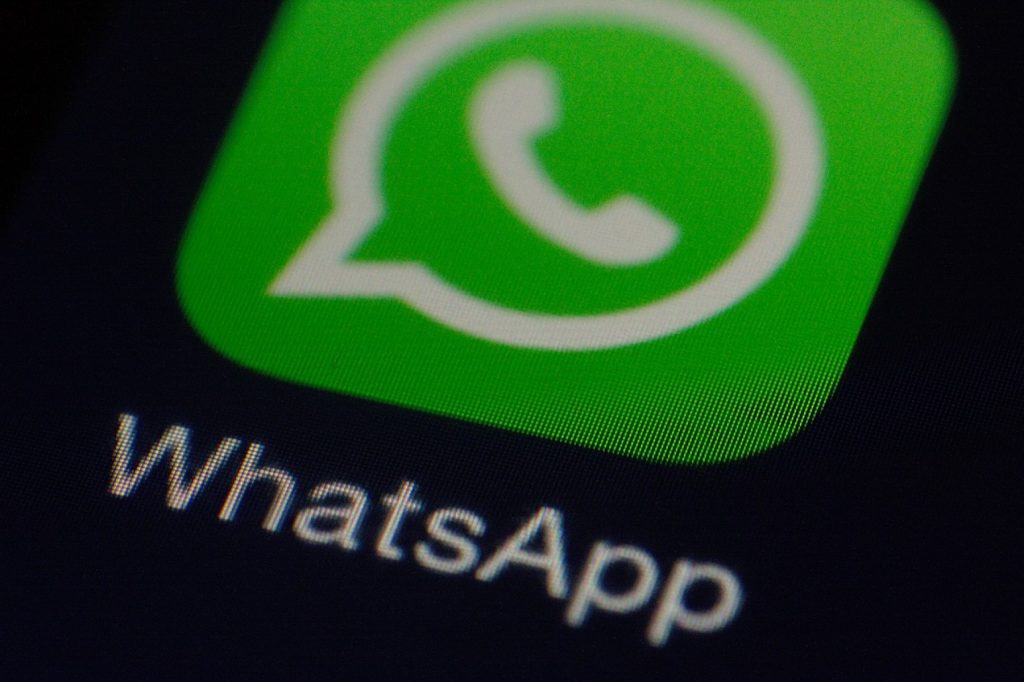 Nu vă lăsați păcăliți! WhatsApp atrage atenția asupra escrocheriilor de tip „Accidentul”