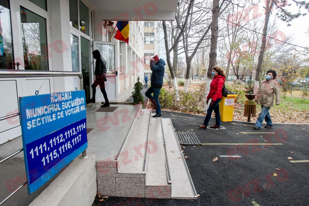 A murit în fața unei secții de votare