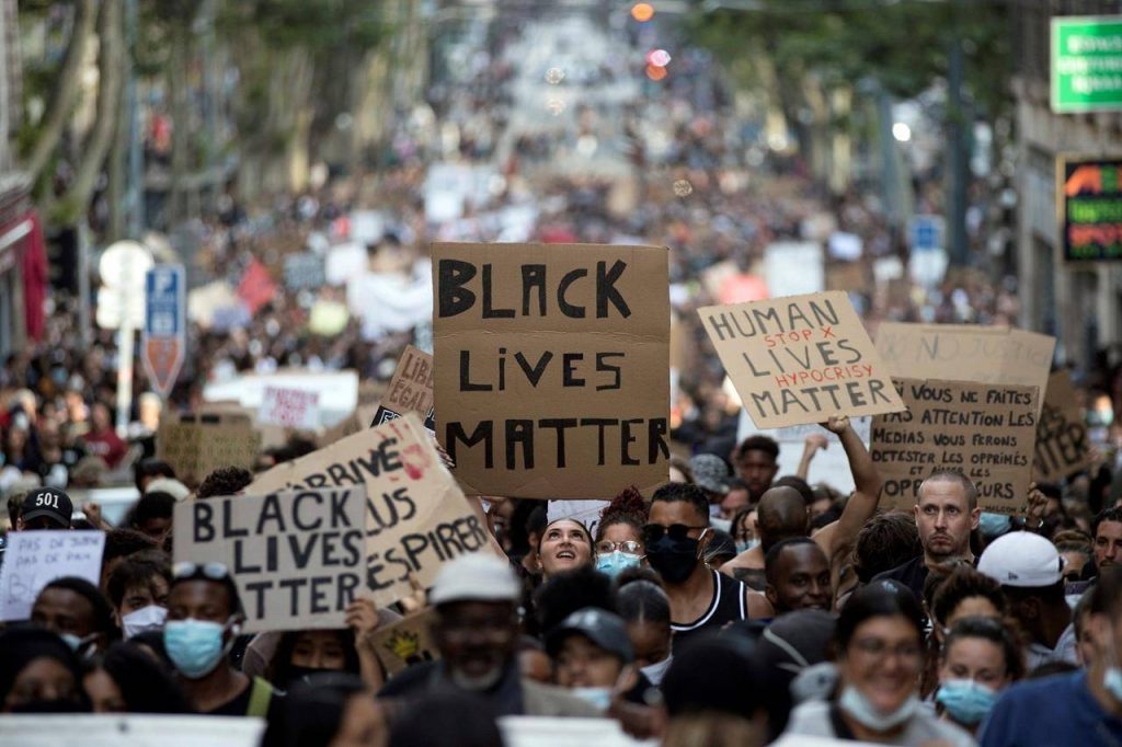„Crăciunul negrilor”: Boicotarea afacerilor albilor chiar de sărbători. Mișcarea BLM vrea să „perturbeze capitalismul”