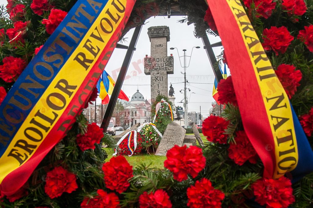 Klaus Iohannis a depus o coroană de flori în memoria victimelor Revoluției din decembrie 1989. Primele imagini de la ceremonie