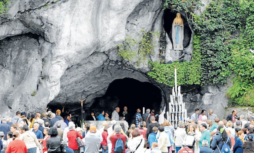 Miracolele de la Lourdes. Dumnezeu îi vindecă pe cei cărora medicii n-au ce le face