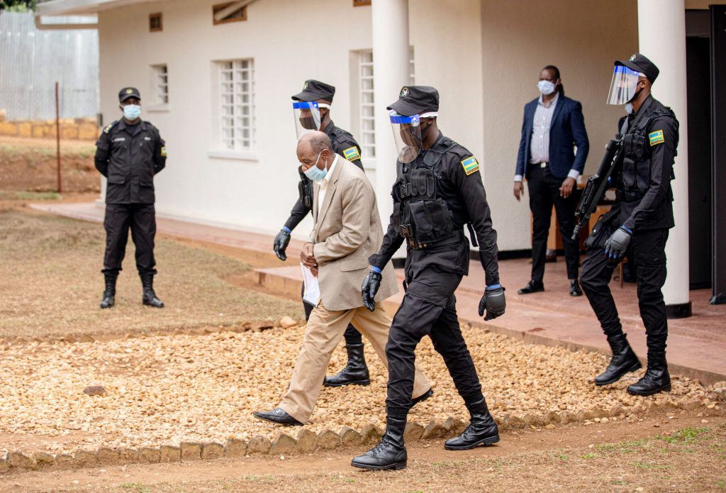 Eroul din „Hotel Rwanda” dă în judecată compania aeriană care l-a răpit