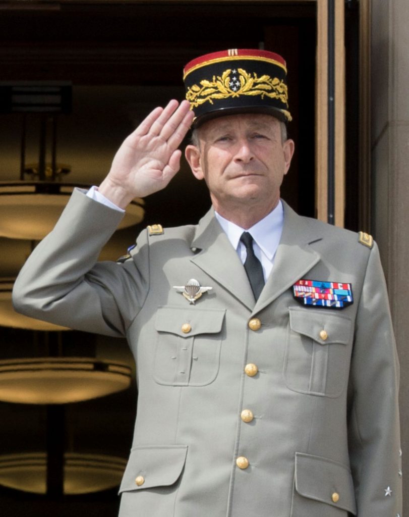 Generalul de Villiers: „Franța se îndreaptă către un război civil”