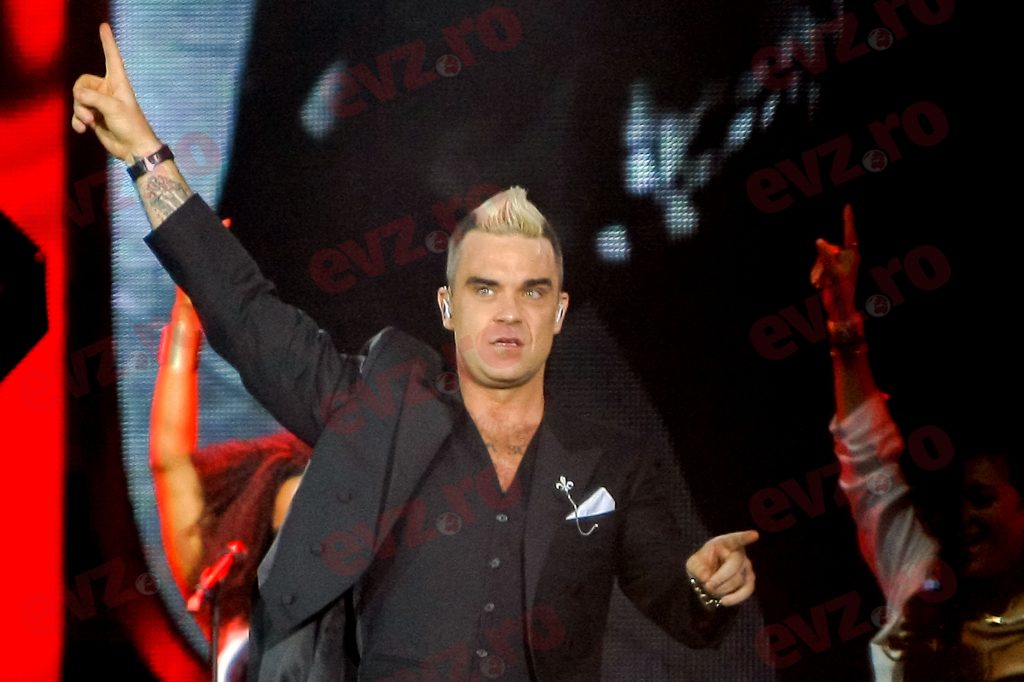 Mesajul lui Robbie Williams pentru Alexia Eram, în prezența Andreei Esca