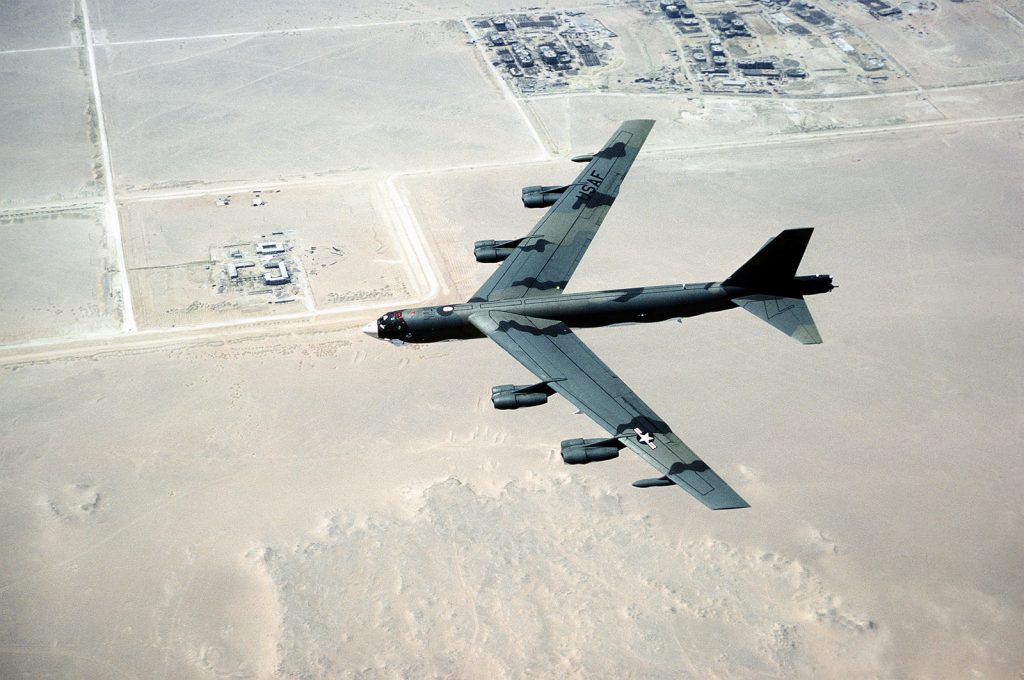 Americanii nu scot la pensie bătrânul bombardier B-52: „Vom zbura cu el și dincolo de 2040”