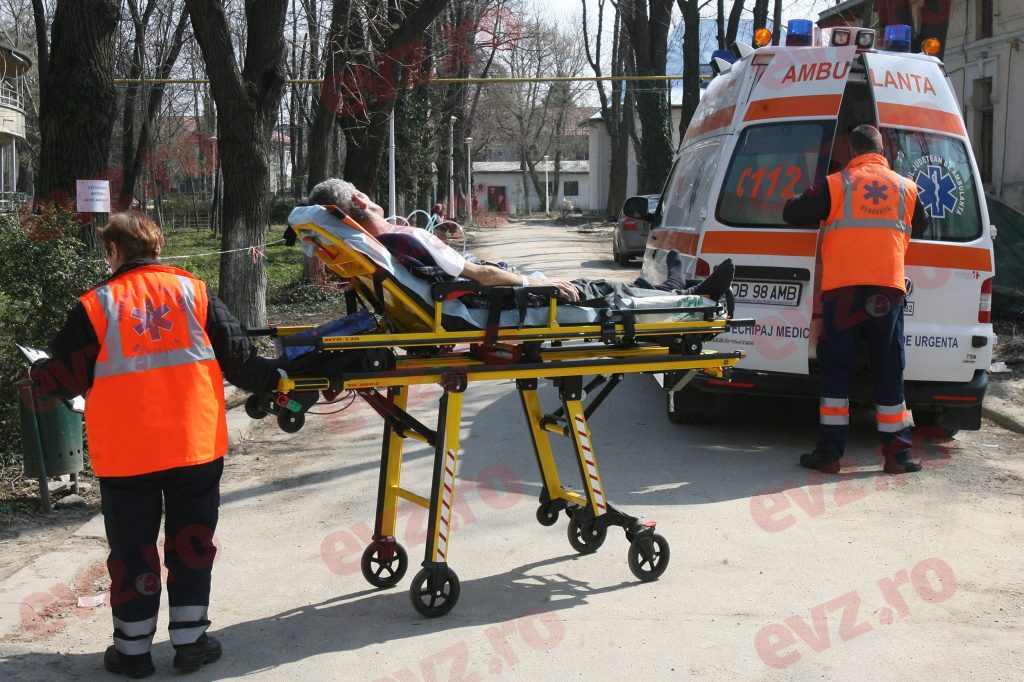 Scene de coșmar la Târgu-Jiu. Ce a pățit o femeie bolnavă în fața spitalului
