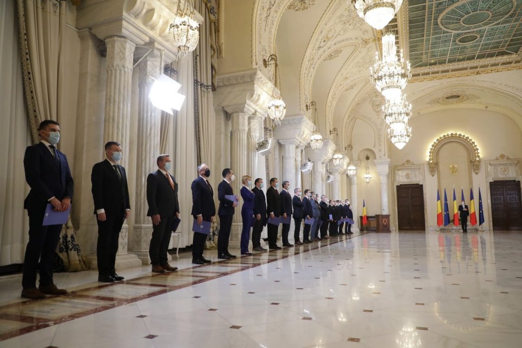 VIDEO. România are un nou Guvern. Miniștrii au depus jurământul. Iohannis: „La treabă!” Programul de guvernare