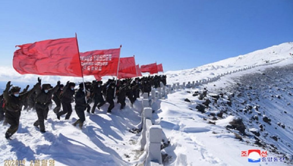Lupta anti Covid-19 în Coreea de Nord. Pelerinaj la muntele dinastiei Kim