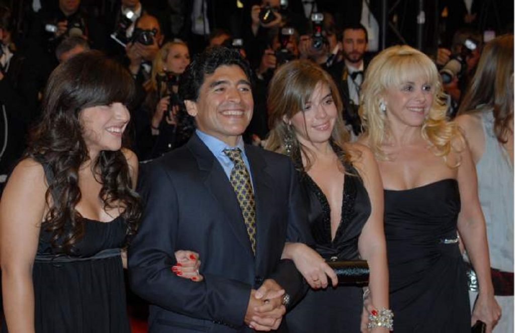 Fiicele lui Maradona, audiate de procurori. Cercetările au legătură cu moartea starului argentian