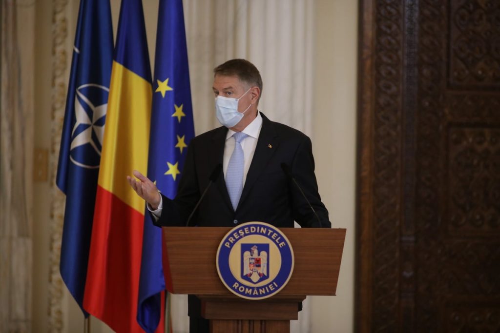 Klaus Iohannis își așteaptă rândul la vaccinare. Președintele va fi imunizat în curând