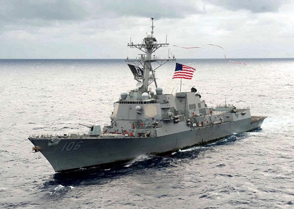 O navă de război americană, atacată în Marea Roşie. Ce spune Pentagonul