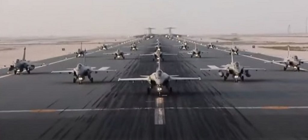 Țara care-și mobilizează toate avioanele de luptă. Operațiunea „Elephant Walk”