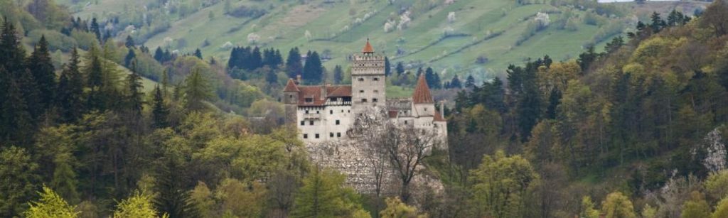Transilvania a cedat cel mai mare castel în stil baroc Ungariei. Cum a fost posibil