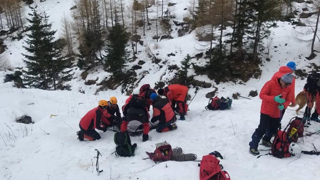 Tragedie în Bucegi. Un ghid montan a murit în brațele colegilor. FOTO