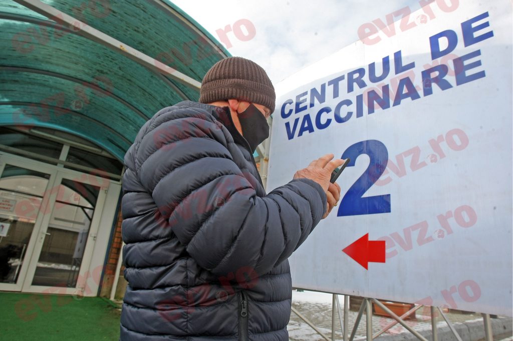 Vlad Voiculescu „schimbă foaia”. Controale la centrele de vaccinare