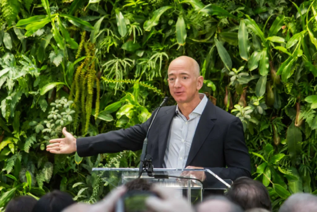 Jeff Bezos vrea să vândă 50 de milioane de acțiuni Amazon într-un an