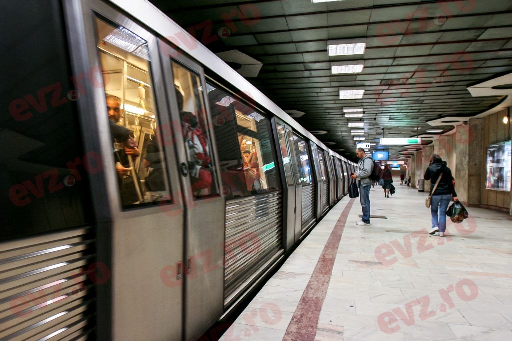 O femeie s-a aruncat în fața metroului. Stația Piața Victoriei 1 este închisă temporar