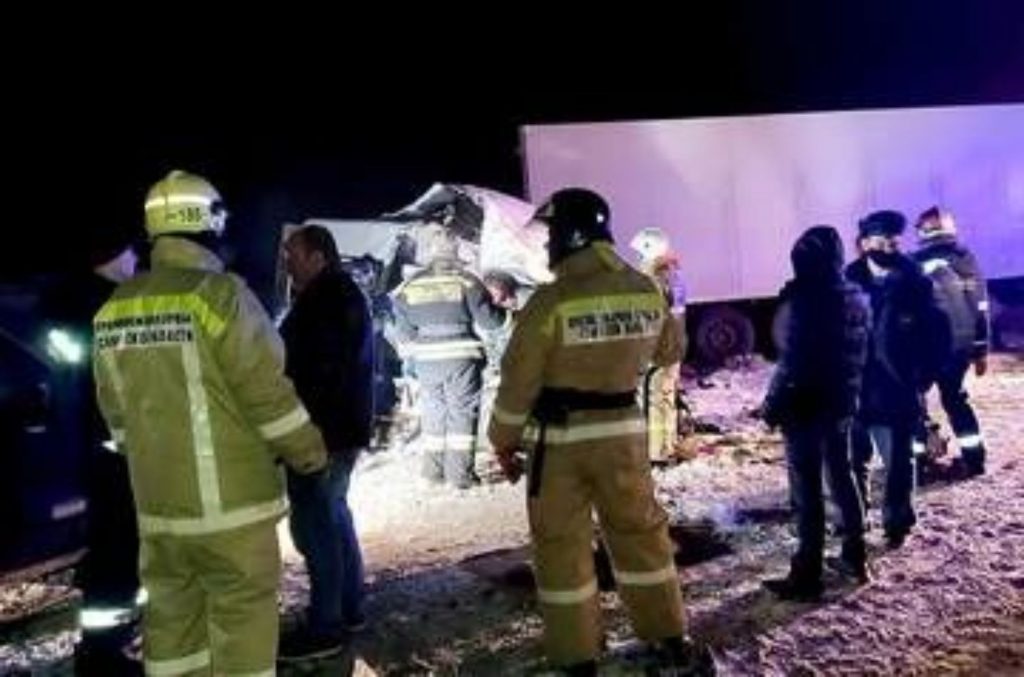 Carnagiu pe o autostradă din Rusia. 12 oameni au murit, alți 15 au fost răniți