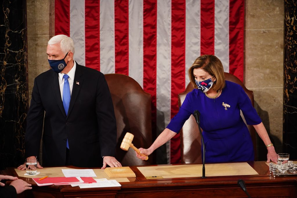 Bătălia pe Casa Albă. Capitoliul a fost securizat, iar Congresul s-a reunit. Mike Pence: „Violența nu câștigă niciodată”