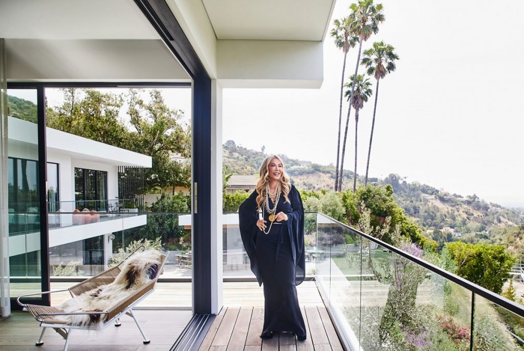 Românca de „un miliard de dolari” duce o viață luxoasă în Beverly Hills. Cum arată vila de milioane
