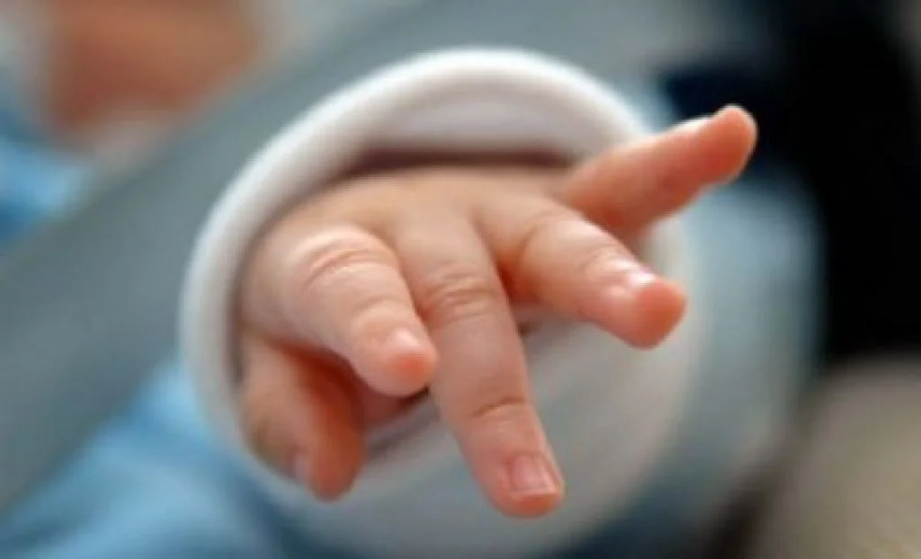 Atenție! Avertismentul unei mame căreia i-a murit bebelușul în urma unui gest pe care îl fac toți părinții!