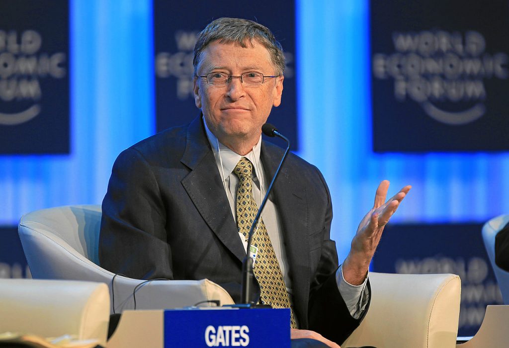 Bill Gates: „Lasă-i să mănânce carne falsă”. Cui se adresează miliardarul