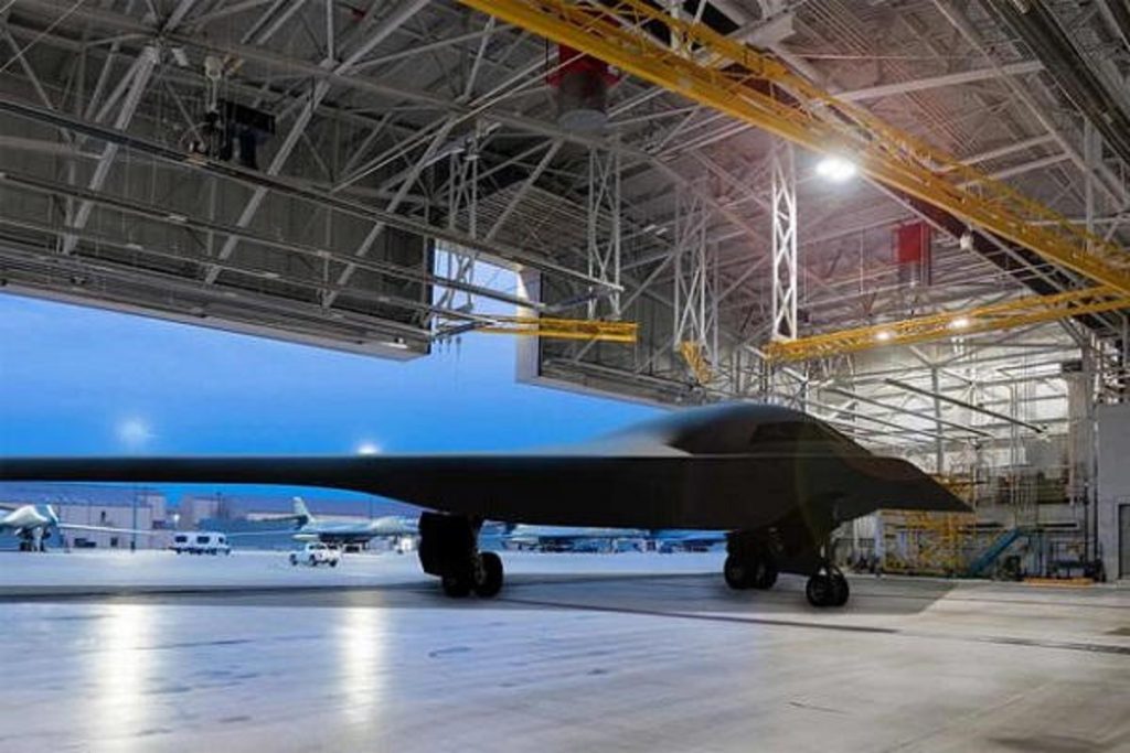 US Air Force pregătesc noul bombardier invizibil, B-21 Raider