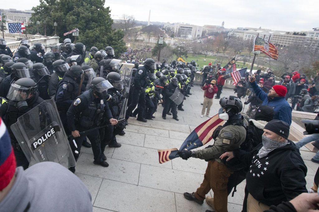 Violențele BLM vs asaltul de la Capitoliu. Cum se împarte extremismul în „bun” și „rău”