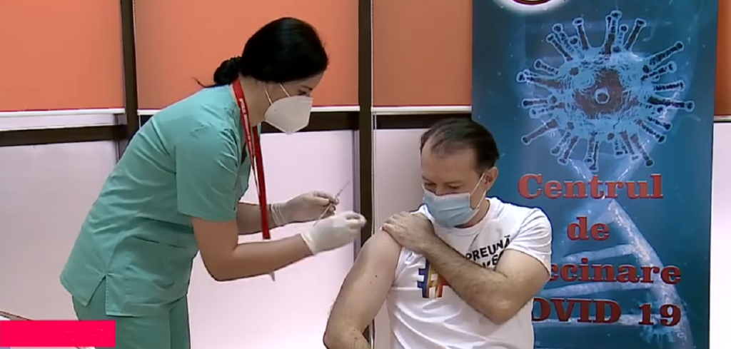 Florin Cîțu s-a vaccinat la Spitalul Militar. „Ieri am contractat alte 8 milioane de vaccinuri”