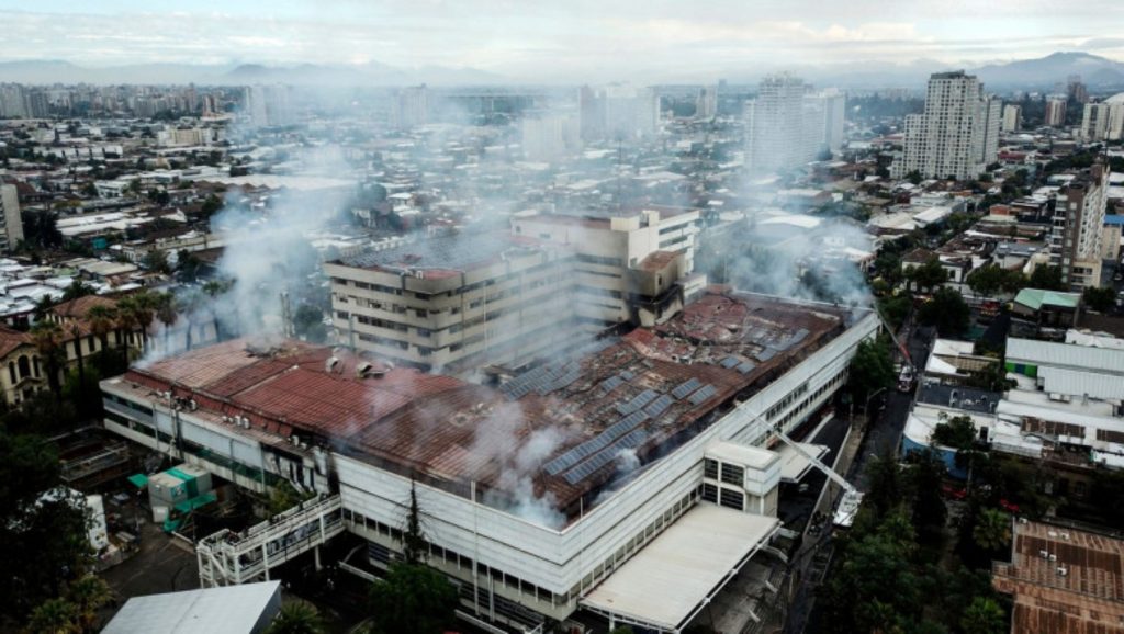 Lecție pentru Vlad Voiculescu. Incendiu de amploare la un spital din Chile: 350 de pacienţi evacuaţi, niciun mort. VIDEO