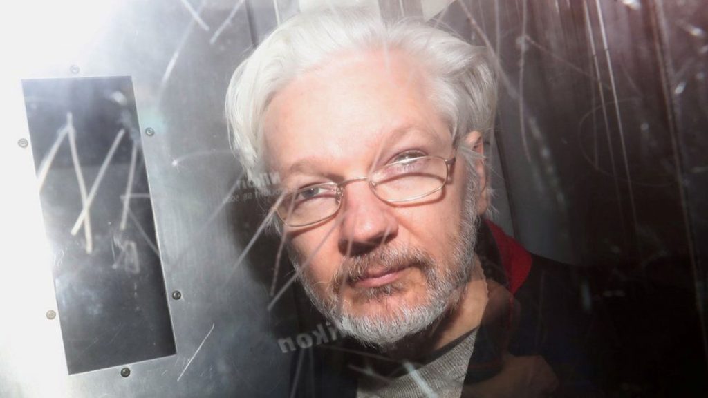 Autoritățile britanice au aprobat extrădarea lui Julian Assange în SUA. Fondatorul WikiLeaks riscă 175 de ani de închisoare
