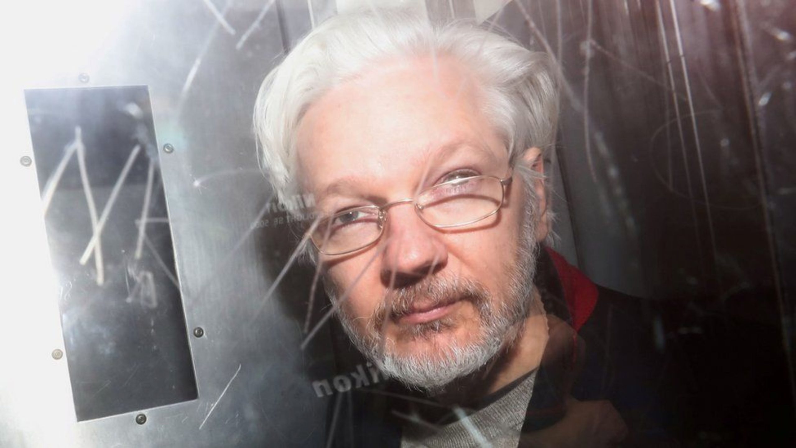Fondatorul WikiLeaks, la un pas să fie extrădat în SUA. Julian Assange a fost acuzat de spionaj